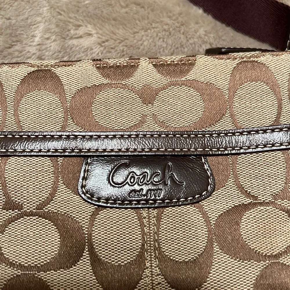 Like new COACH Cross Body Bag. Used once, no tears or stains. - Picture 4 of 11